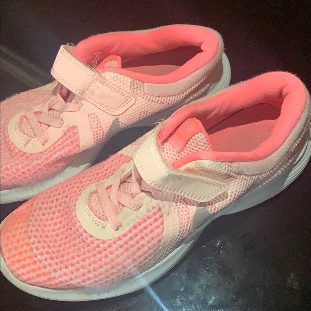 NIKE GIRL SHOES